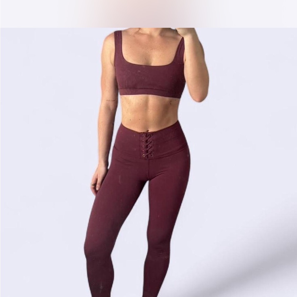 Maroon strut this set